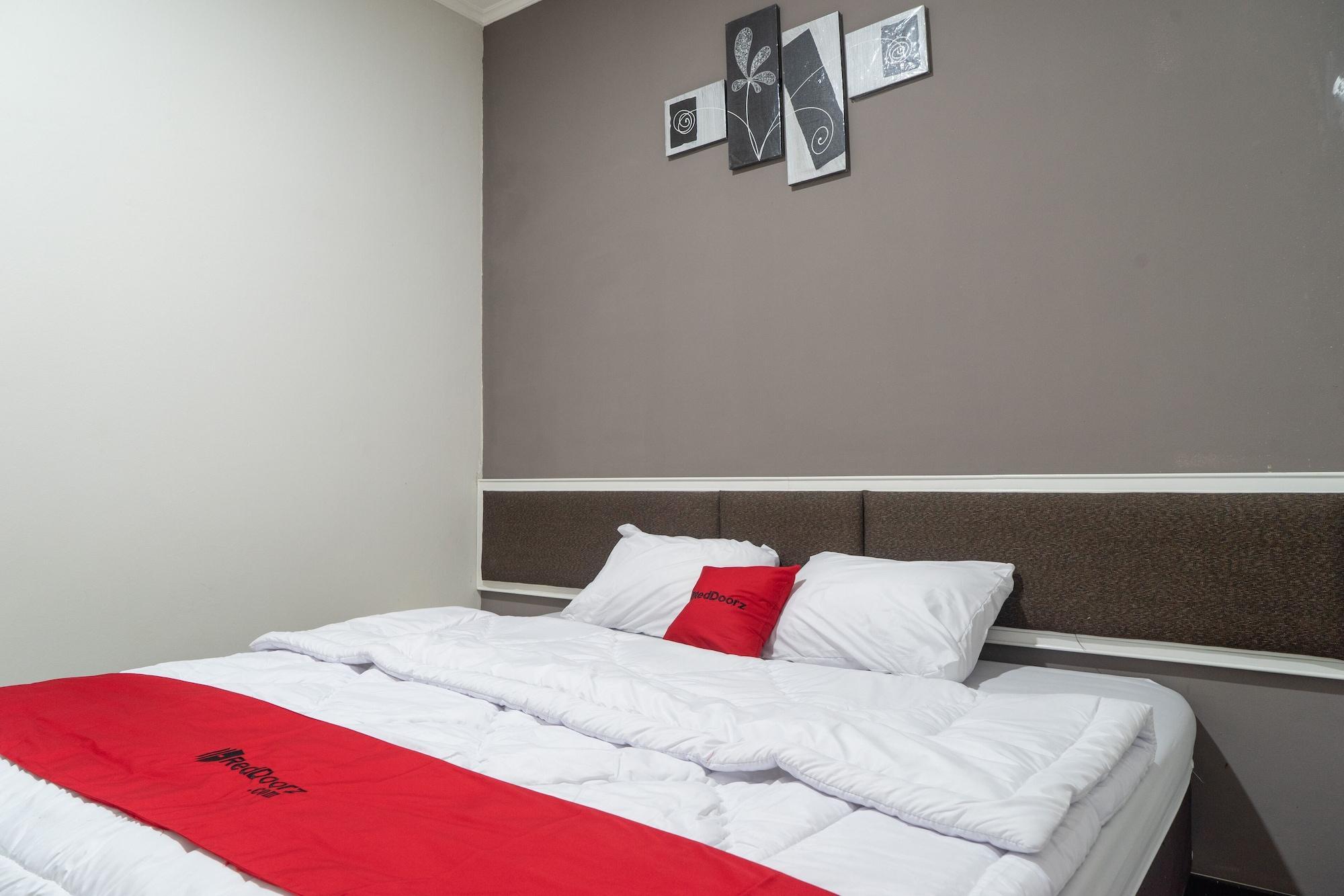 RedDoorz Plus @ Sawah Besar Jakarta Exterior foto