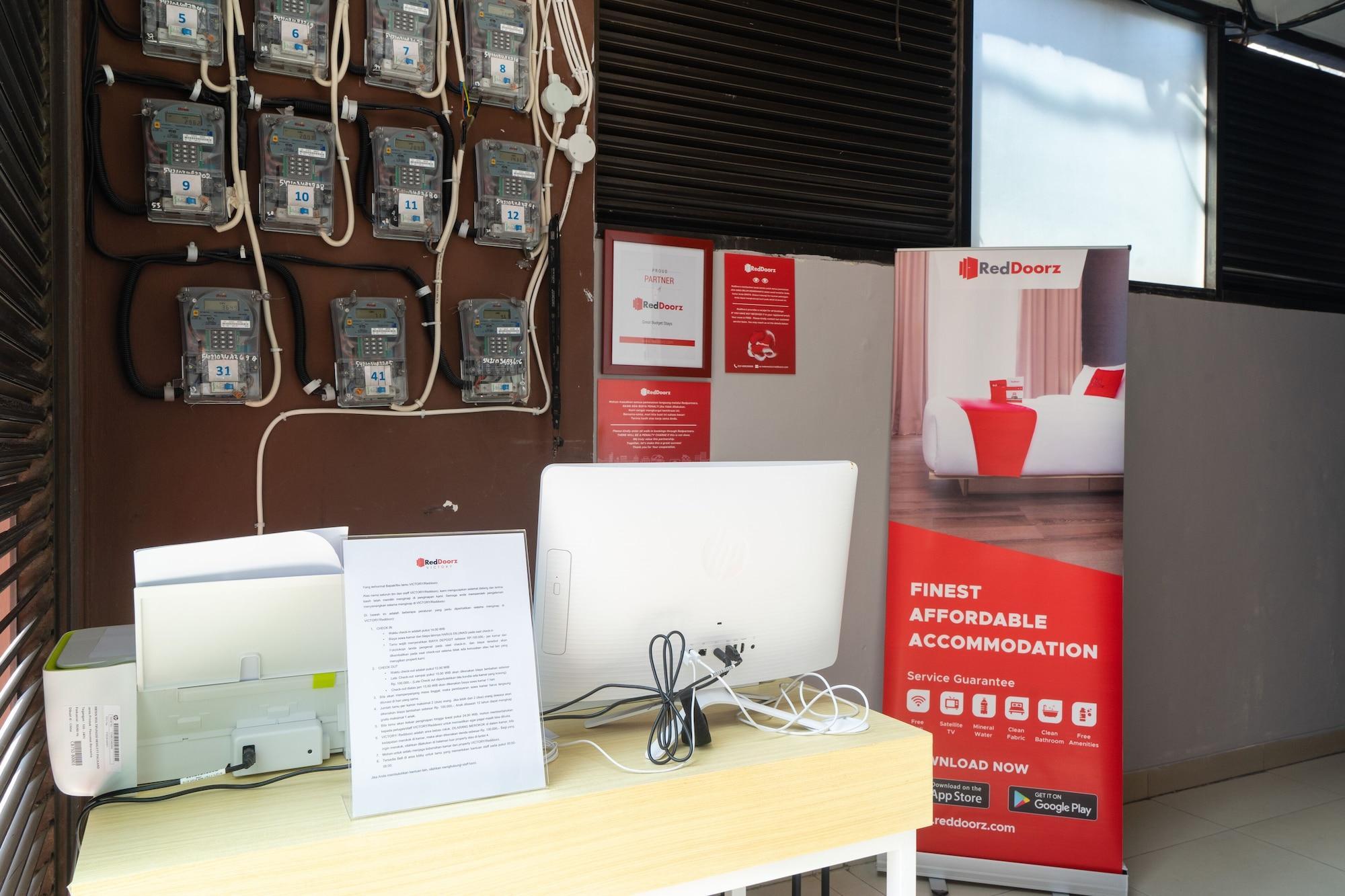 RedDoorz Plus @ Sawah Besar Jakarta Exterior foto
