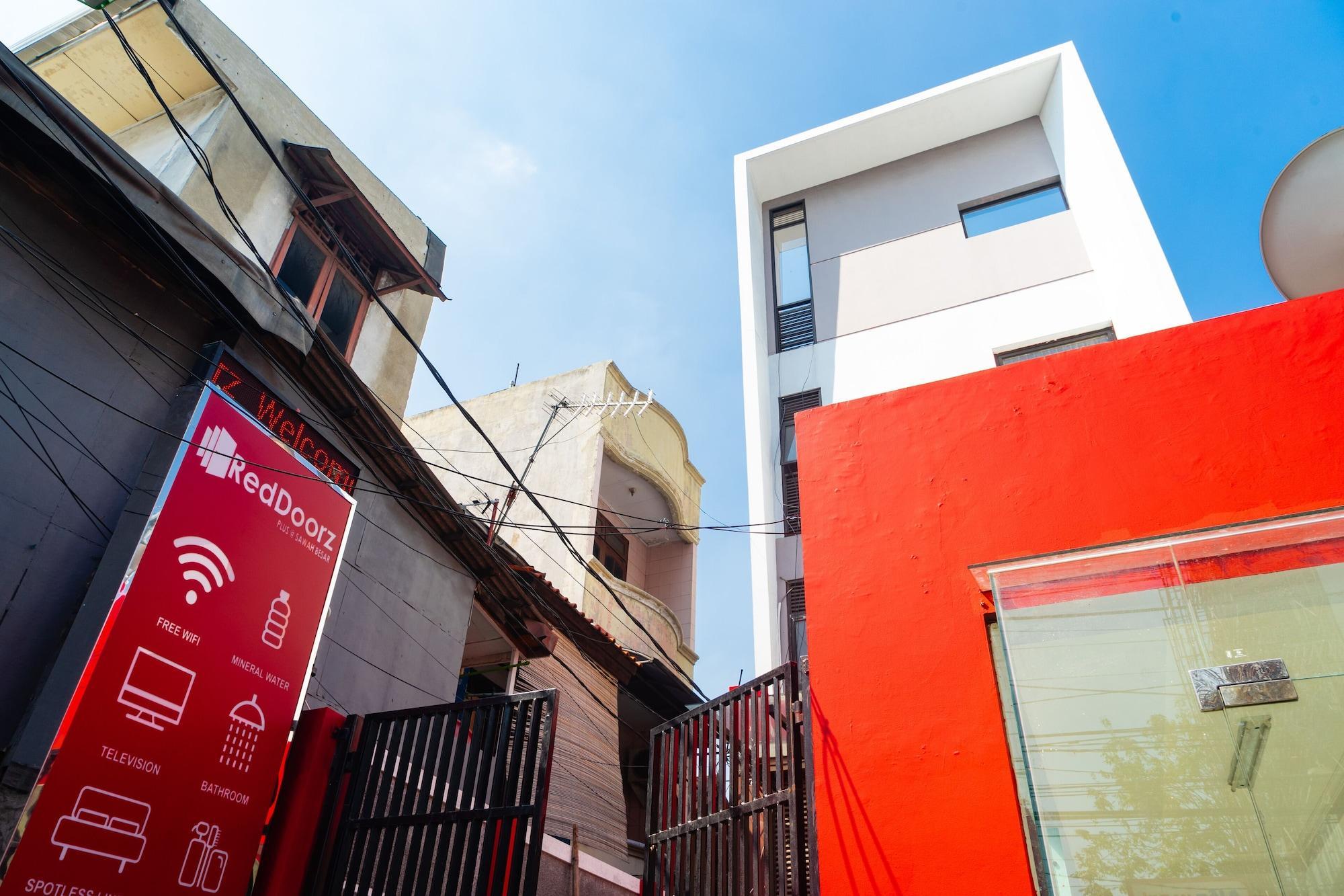 RedDoorz Plus @ Sawah Besar Jakarta Exterior foto