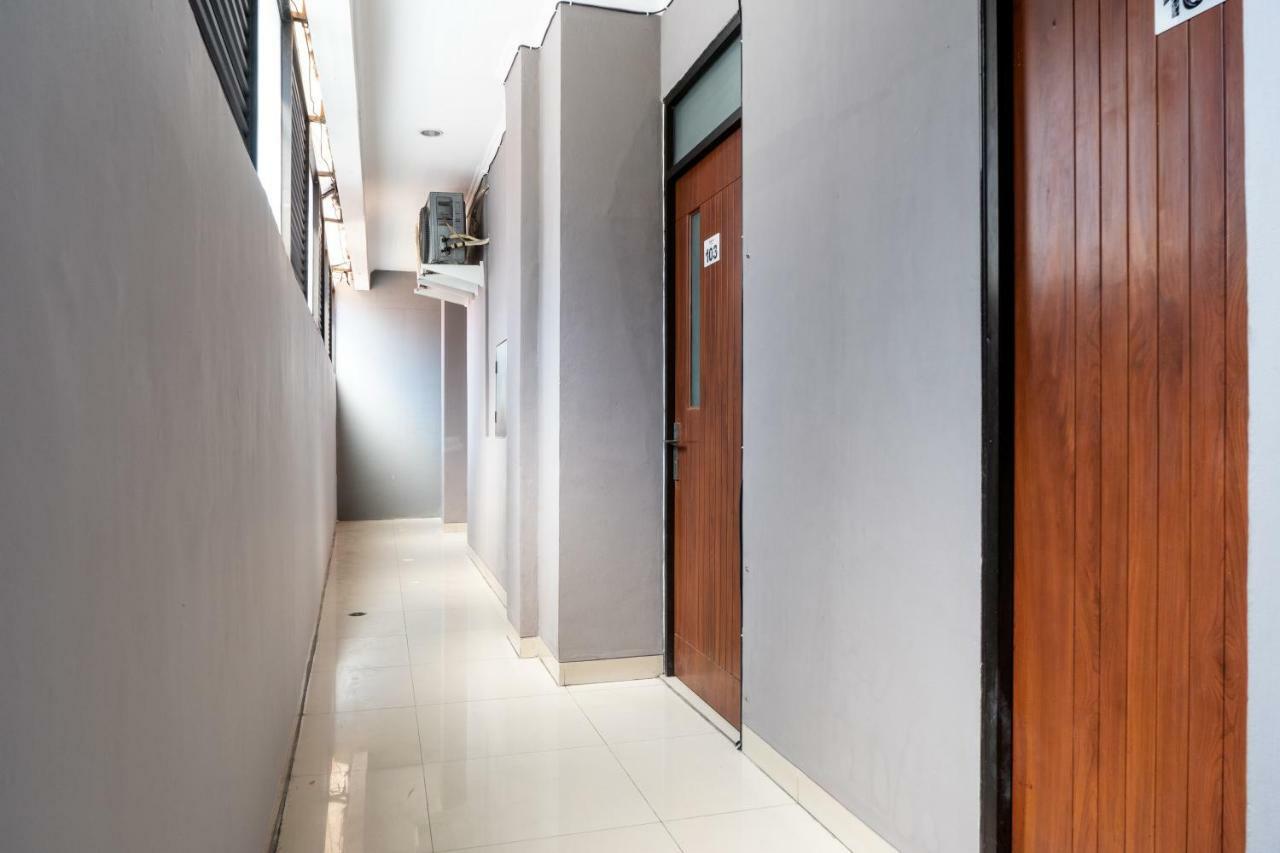 RedDoorz Plus @ Sawah Besar Jakarta Exterior foto